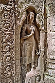 Ta Som temple - bas reliefs of devatas